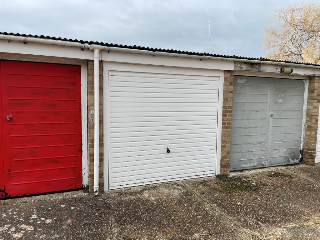 Lot: 38 - FREEHOLD GARAGE - 